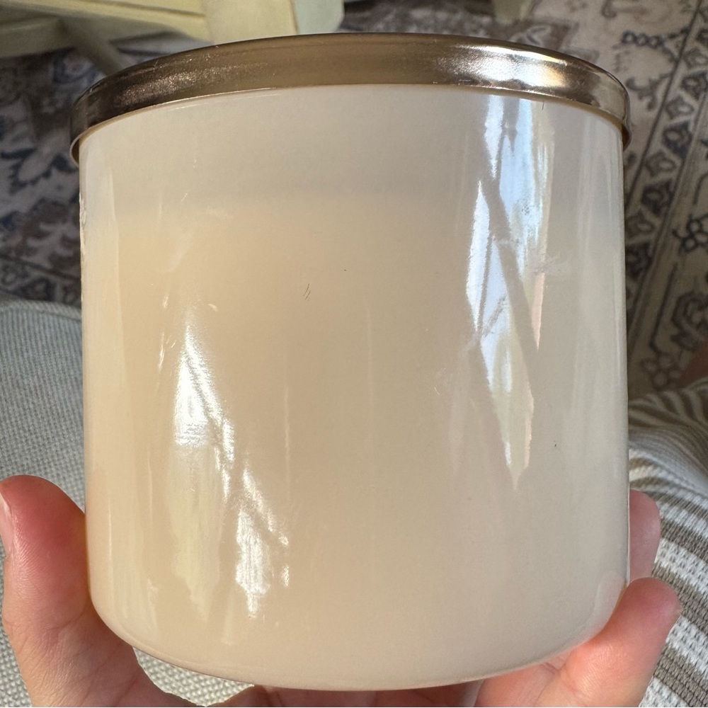 White Barn Mahogany Coconut Candle - Picture 8 of 8